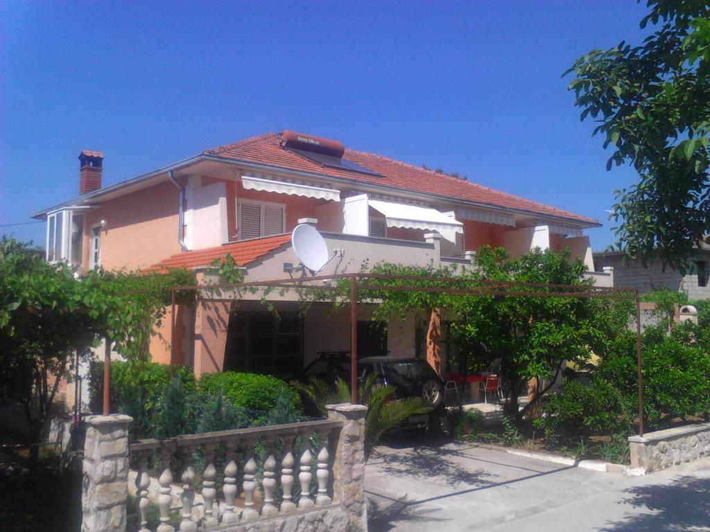 Apartments And Rooms Dobrila Елса Экстерьер фото