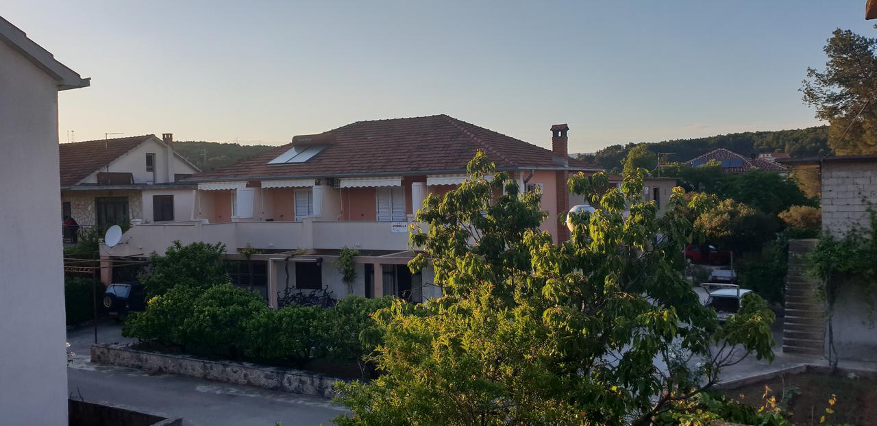 Apartments And Rooms Dobrila Елса Экстерьер фото